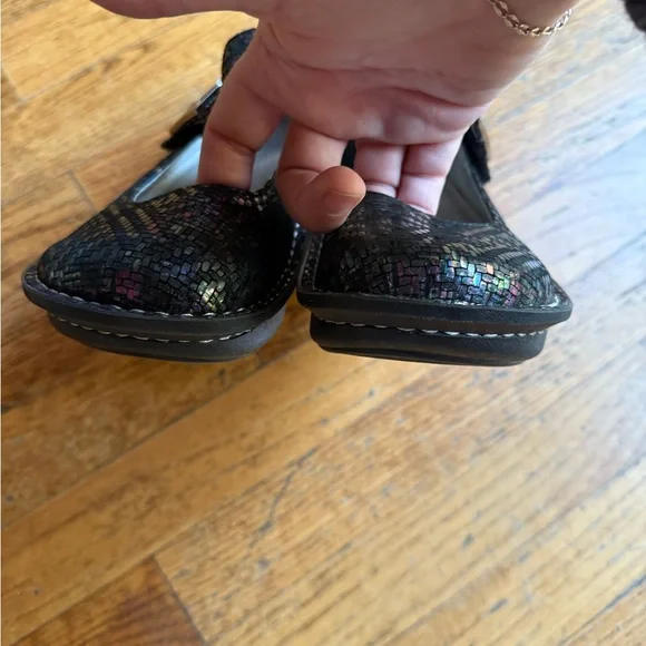 Alegria Paloma Mary Jane shoes in a black metallic finish. Size: 36/6 - Picture 4 of 6